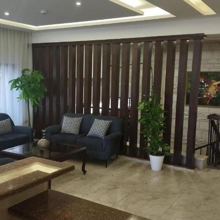 Black Iris Hotel Madaba Buitenkant foto