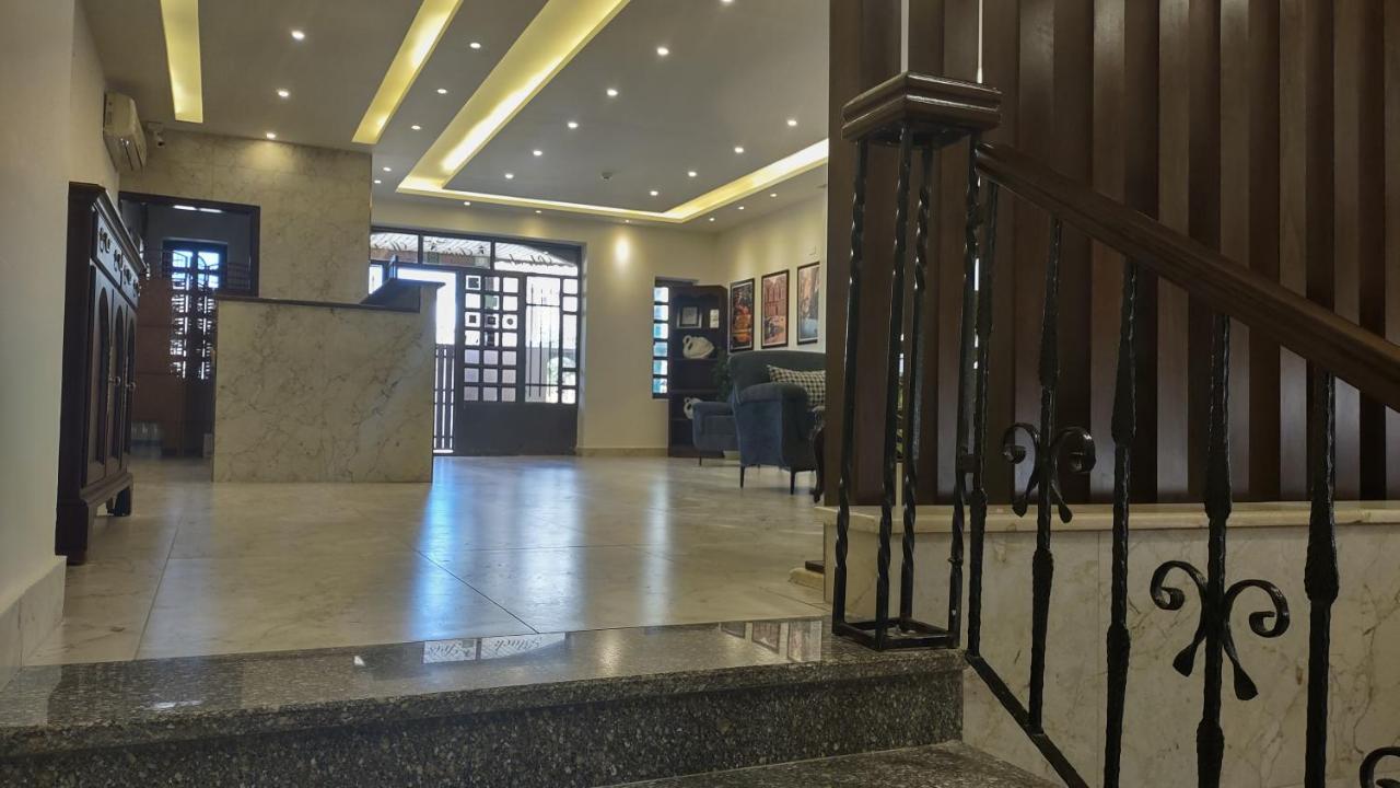 Black Iris Hotel Madaba Buitenkant foto