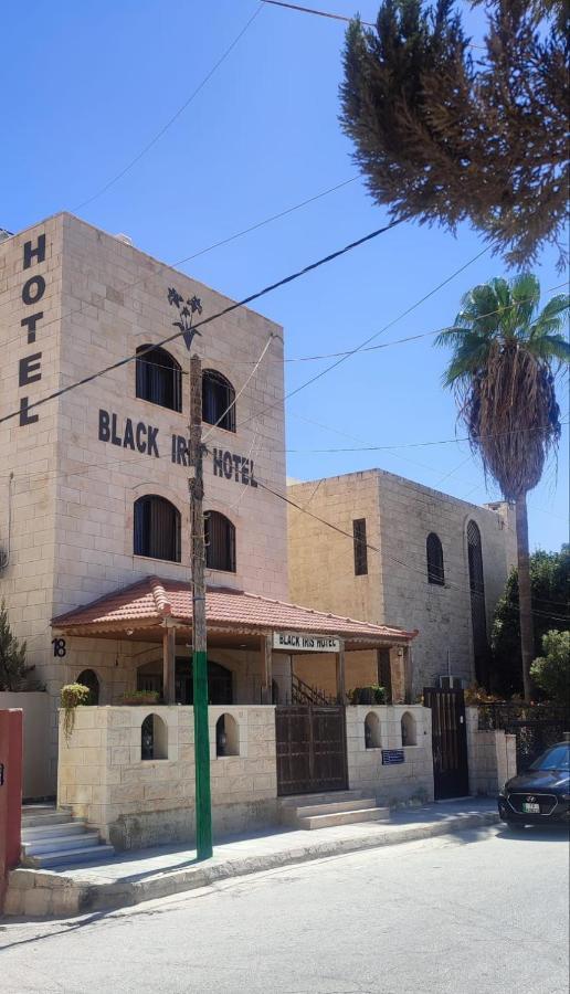 Black Iris Hotel Madaba Buitenkant foto