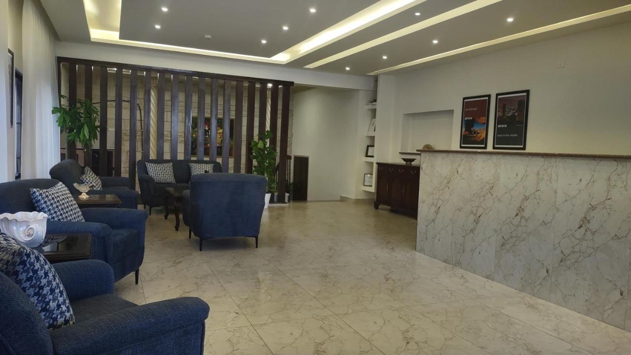 Black Iris Hotel Madaba Buitenkant foto