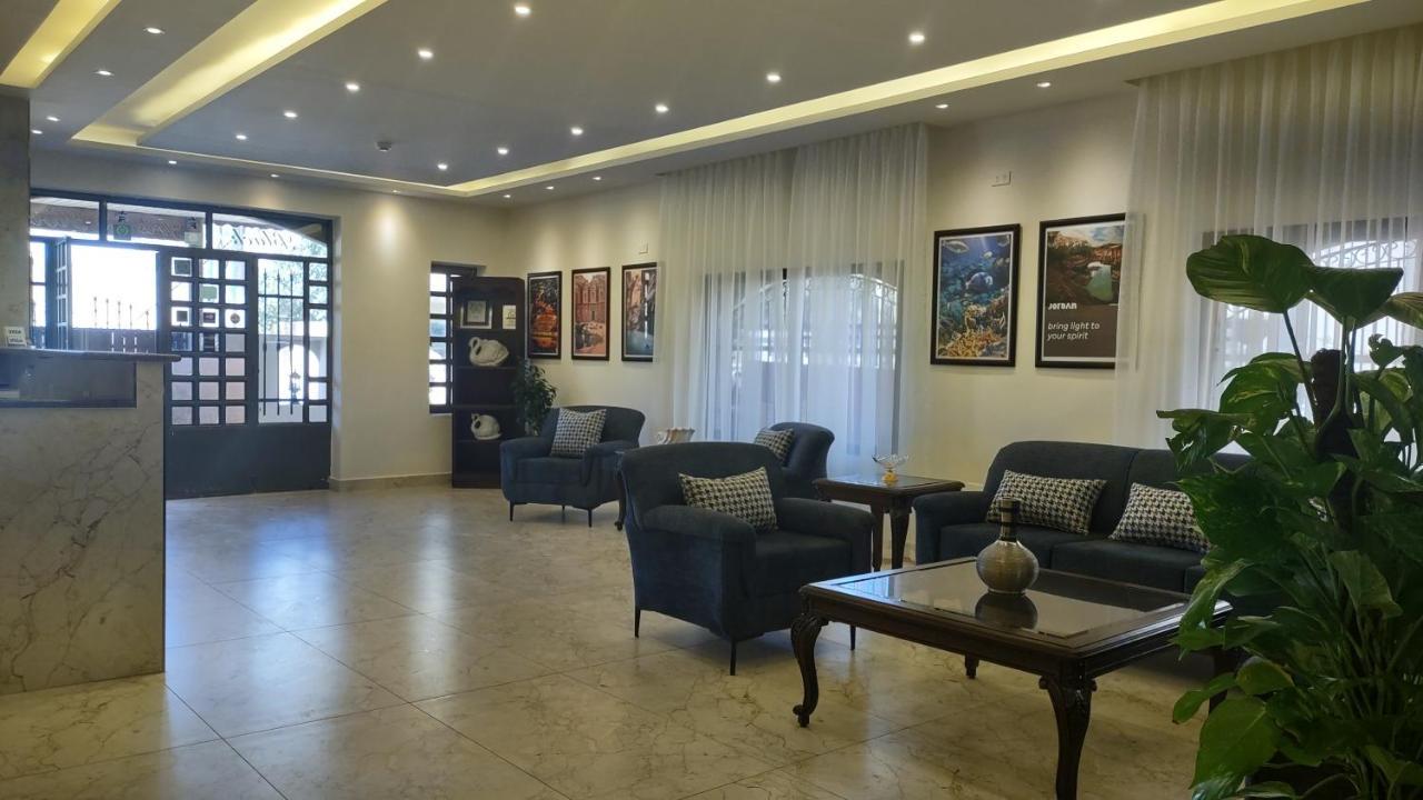Black Iris Hotel Madaba Buitenkant foto