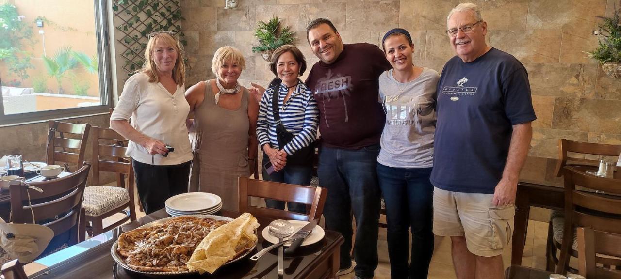 Black Iris Hotel Madaba Buitenkant foto