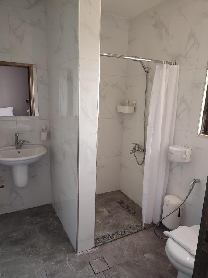 Black Iris Hotel Madaba Buitenkant foto