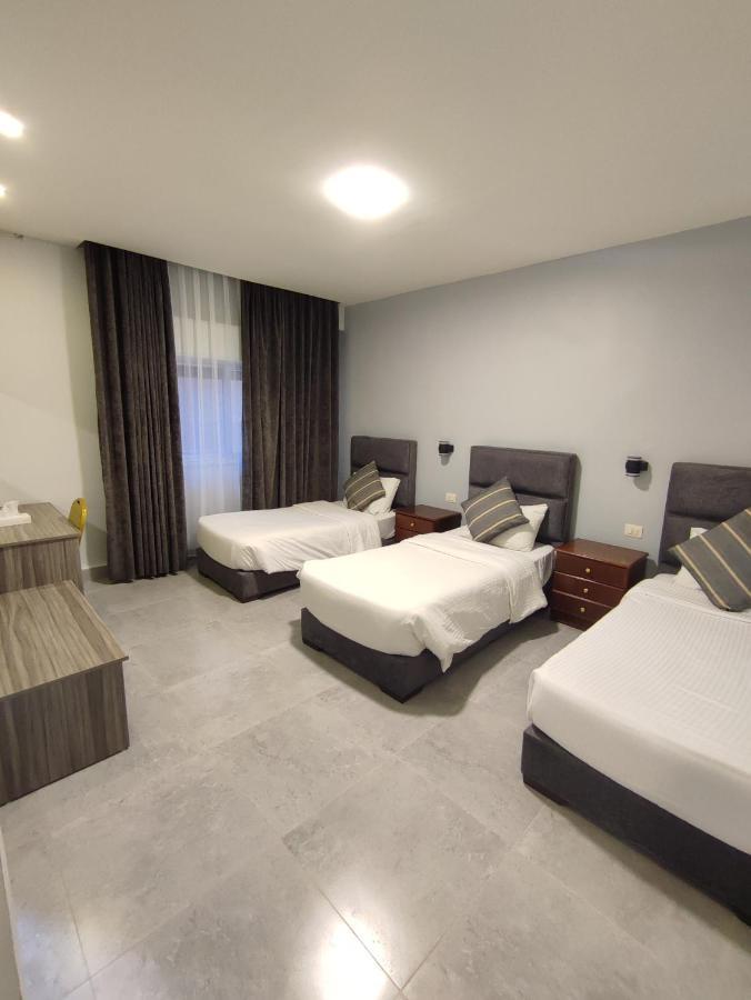 Black Iris Hotel Madaba Buitenkant foto