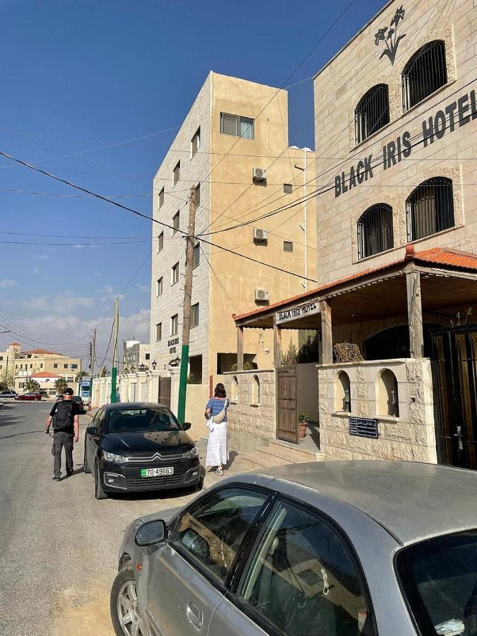 Black Iris Hotel Madaba Buitenkant foto